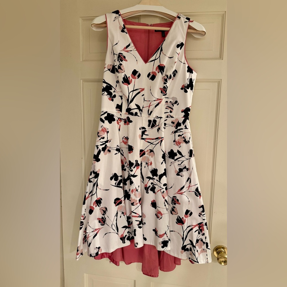 White House Black Market floral hi-lo hem cocktail dress, Size 6.